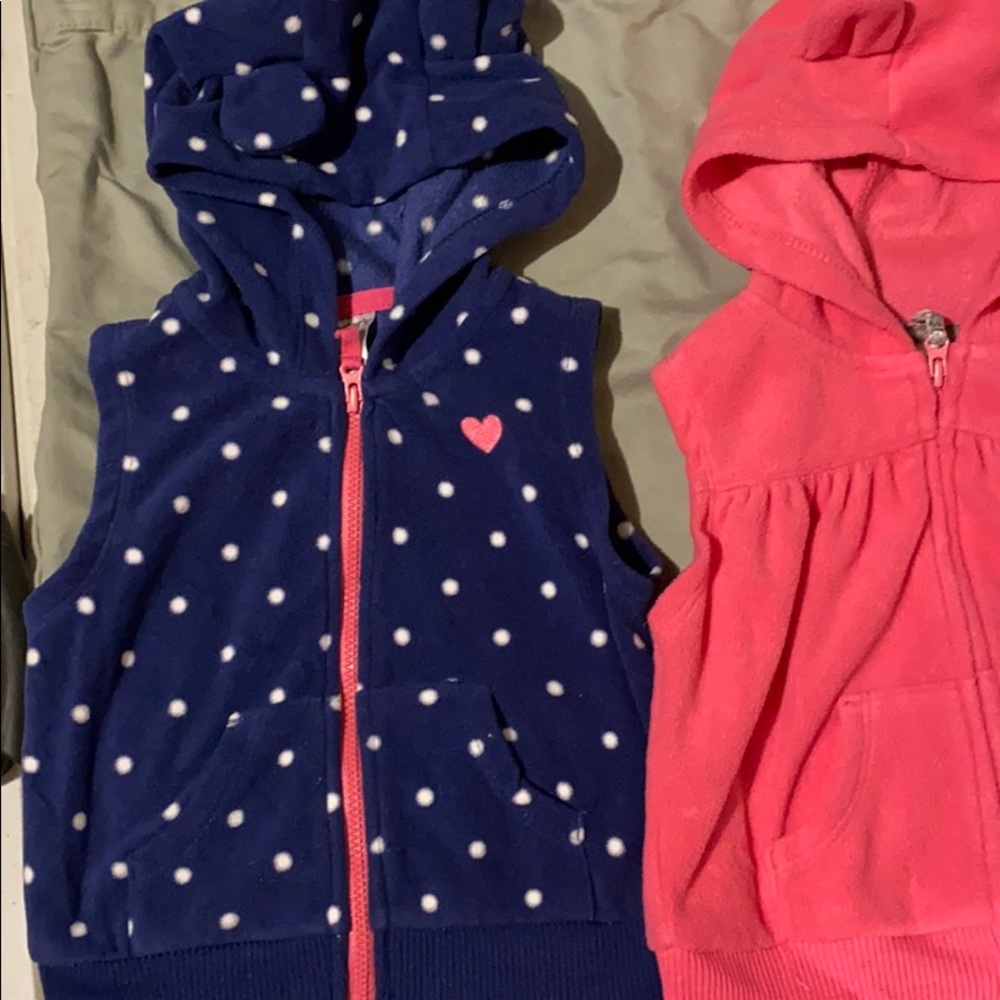 2 Carter’s feeds vests - Picture 2 of 3